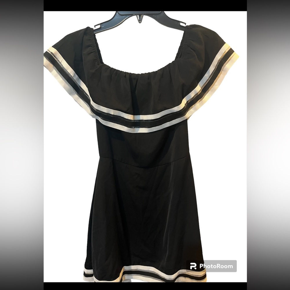 MDS off shoulder black and white mini dress